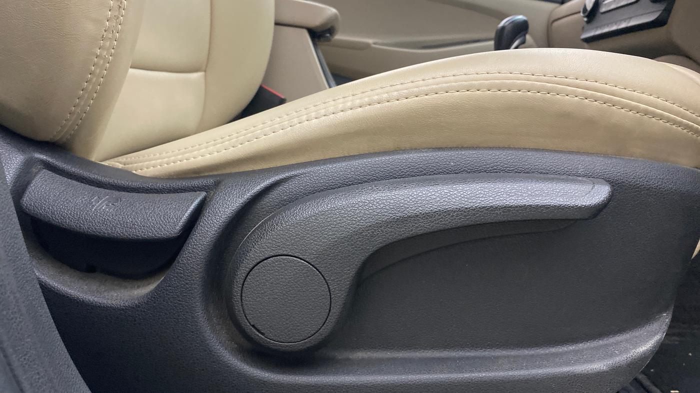 2018 Hyundai Tucson 2WD MT PETROL, Petrol, Manual, 50,233 km, Driver Side Adjustment Panel