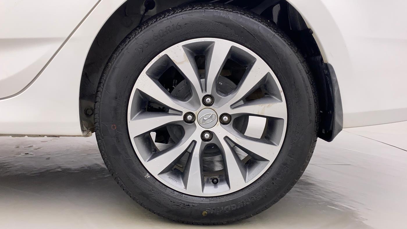 2017 Hyundai Verna FLUIDIC 1.6 SX VTVT, Petrol, Manual, 23,938 km, Left Rear Wheel