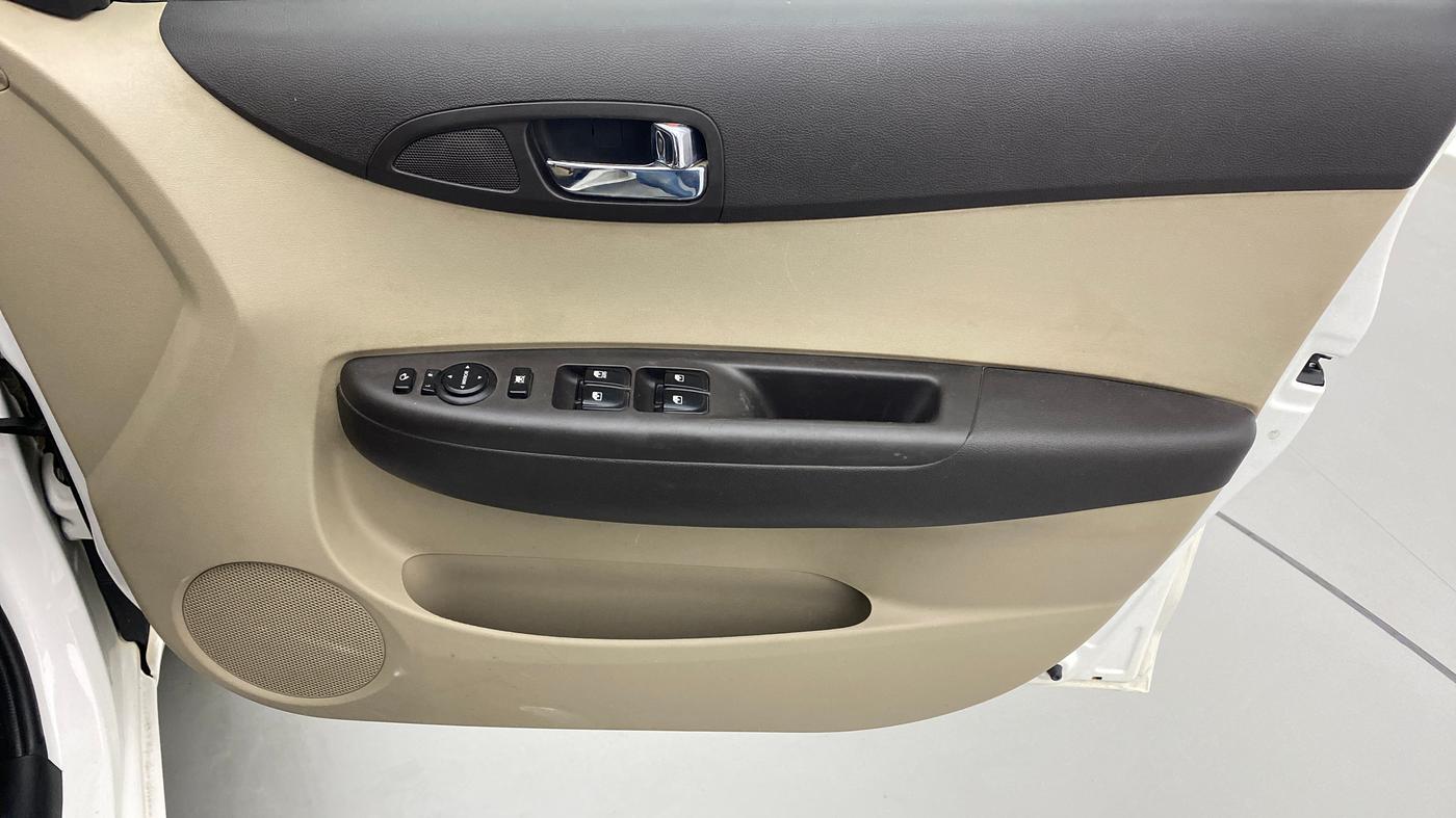 2014 Hyundai i20 MAGNA (O) 1.2, Petrol, Manual, 53,304 km, Driver Side Door Panels Control