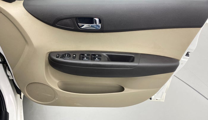 2014 Hyundai i20 MAGNA (O) 1.2, Petrol, Manual, 53,304 km, Driver Side Door Panels Control