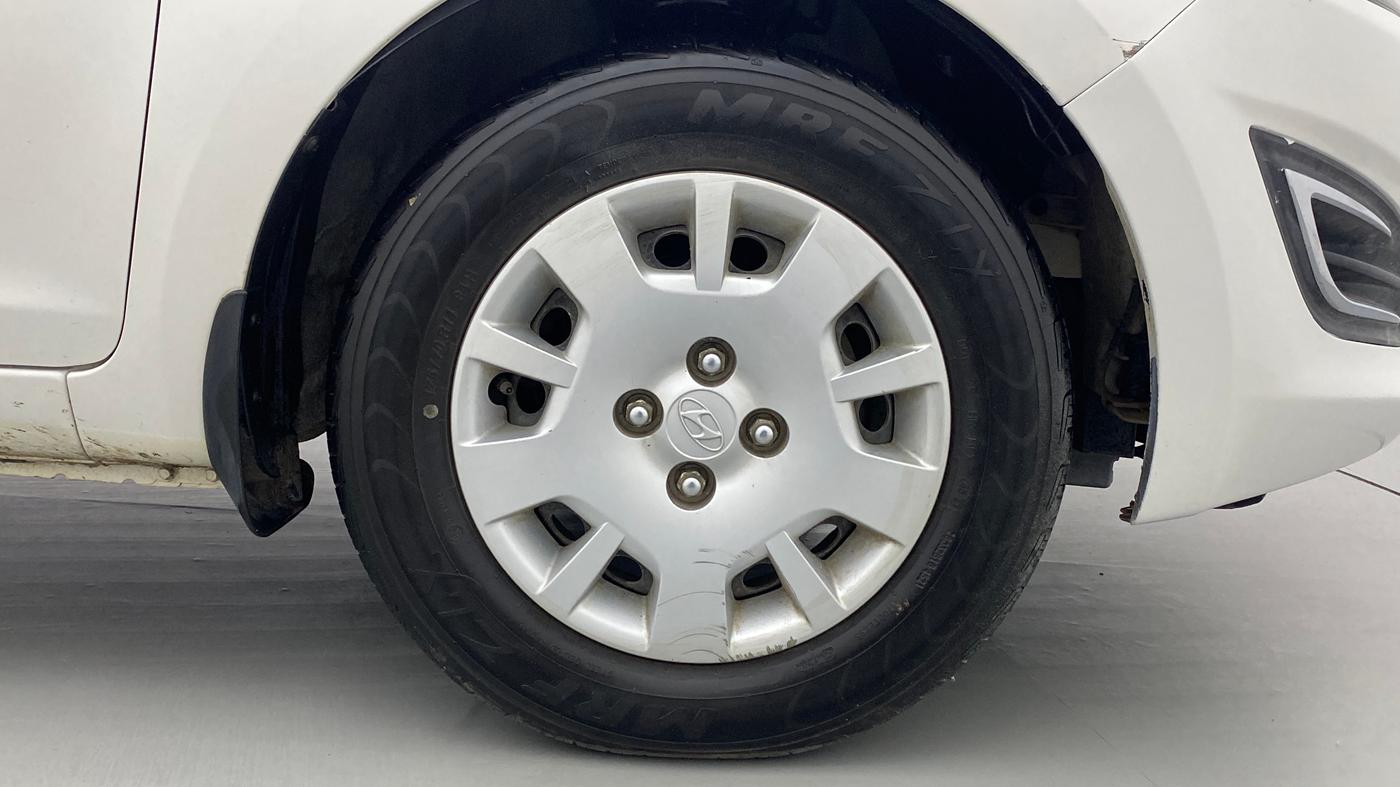 2014 Hyundai i20 MAGNA (O) 1.2, Petrol, Manual, 53,304 km, Right Front Wheel