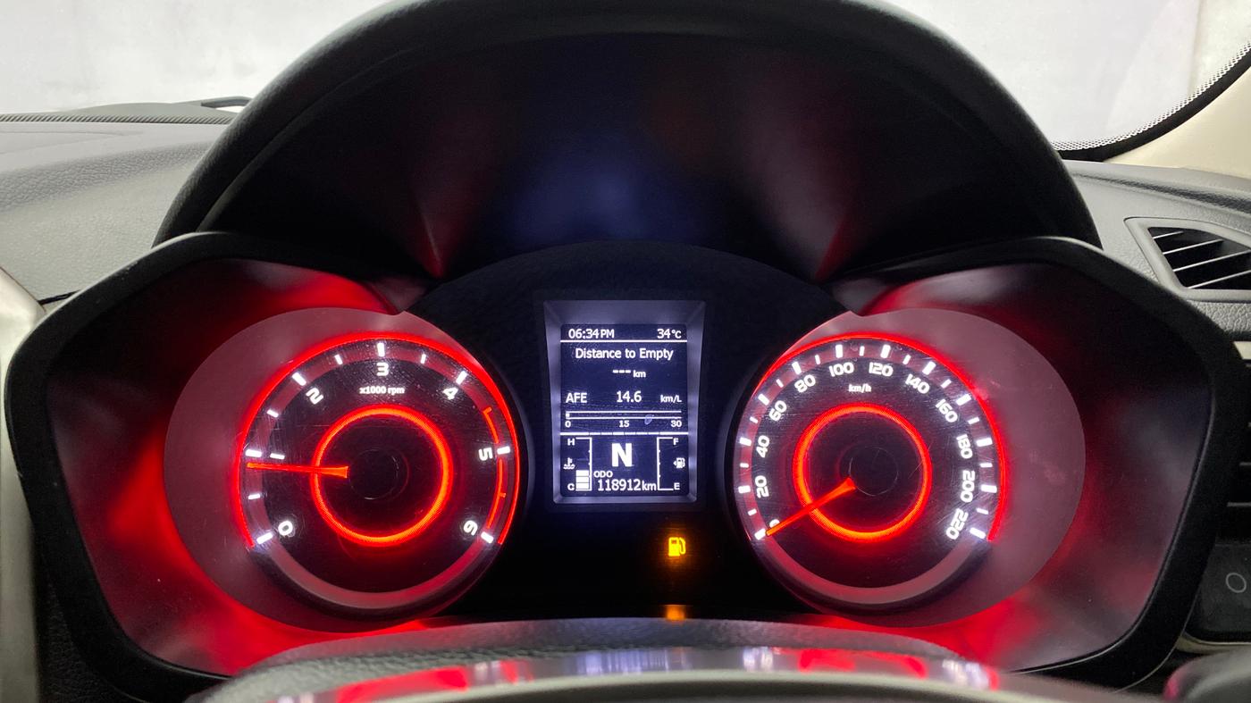 2020 Mahindra XUV300 W8 1.5 DIESEL, Diesel, Manual, 1,18,911 km, Odometer Image