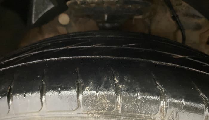 2020 Mahindra XUV300 W8 1.5 DIESEL AMT, Diesel, Automatic, 1,18,911 km, Right Front Tyre Tread