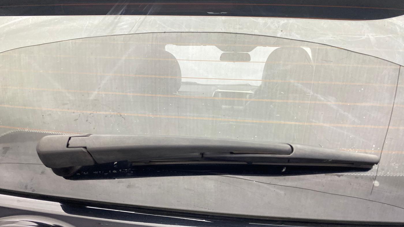 2020 Mahindra XUV300 W8 1.5 DIESEL, Diesel, Manual, 1,18,911 km, Rear Wiper