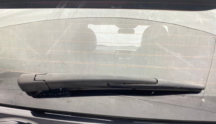2020 Mahindra XUV300 W8 1.5 DIESEL AMT, Diesel, Automatic, 1,18,911 km, Rear Wiper