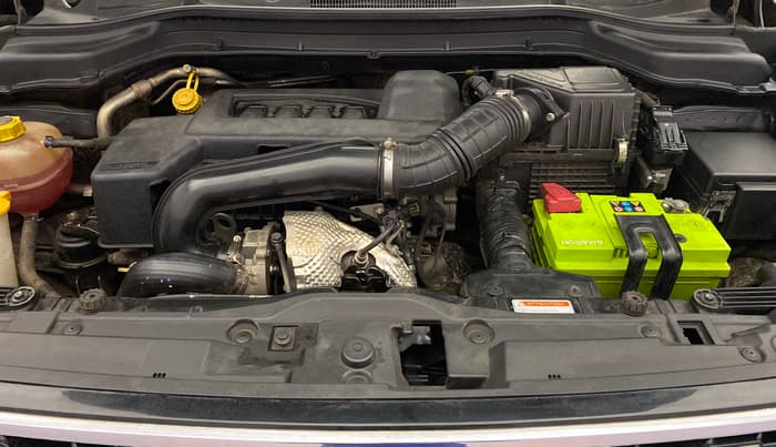 2020 Mahindra XUV300 W8 1.5 DIESEL AMT, Diesel, Automatic, 1,18,911 km, Engine View