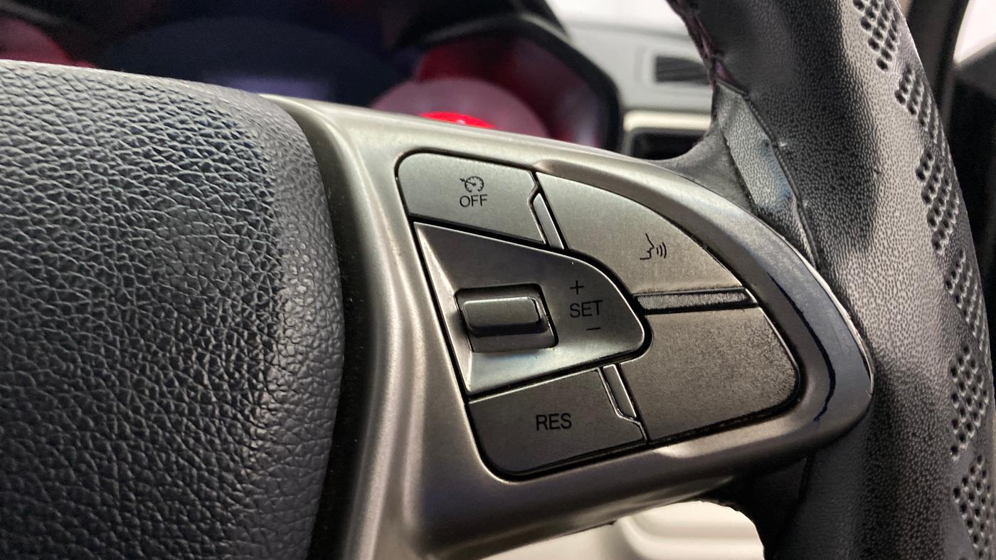 2020 Mahindra XUV300 W8 1.5 DIESEL, Diesel, Manual, 1,18,911 km, Adaptive Cruise Control