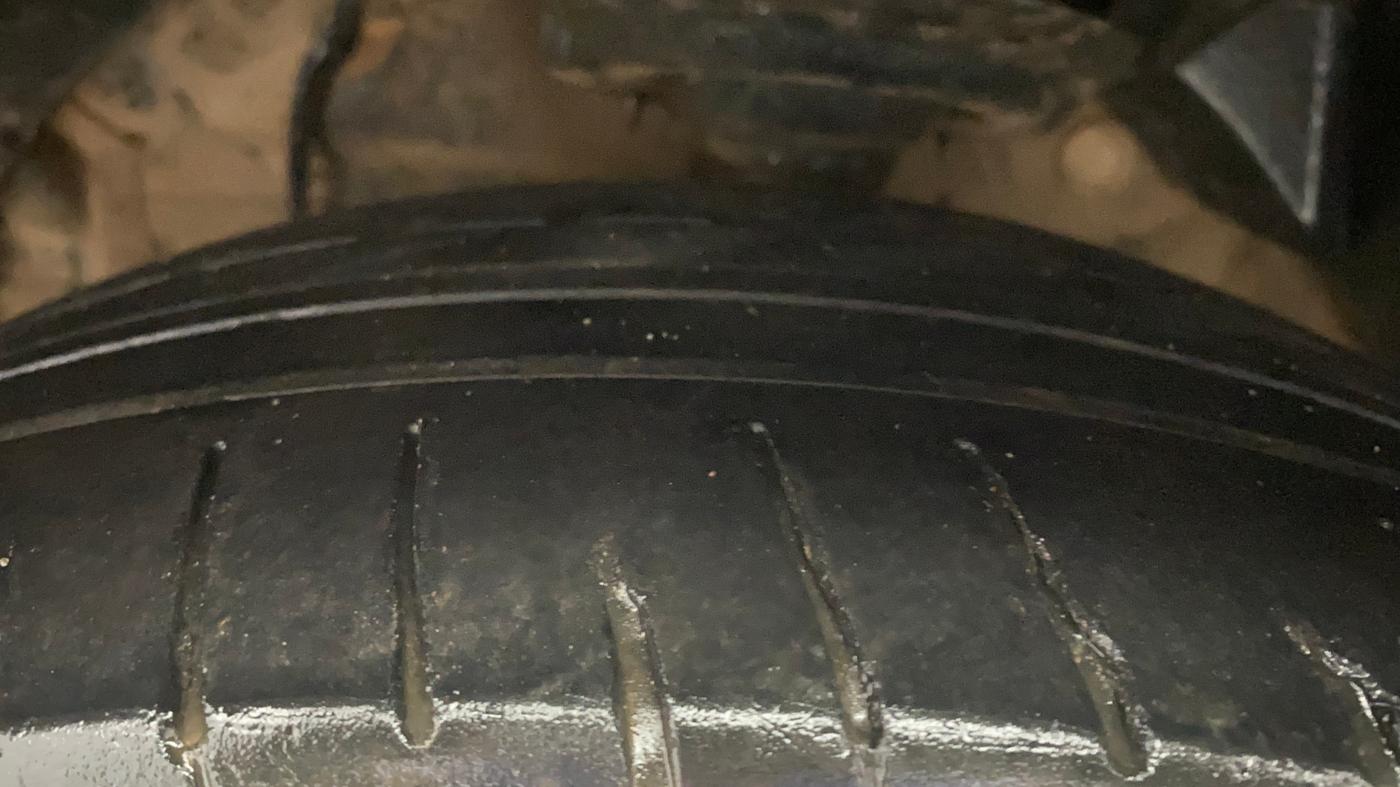 2020 Mahindra XUV300 W8 1.5 DIESEL, Diesel, Manual, 1,18,911 km, Left Front Tyre Tread