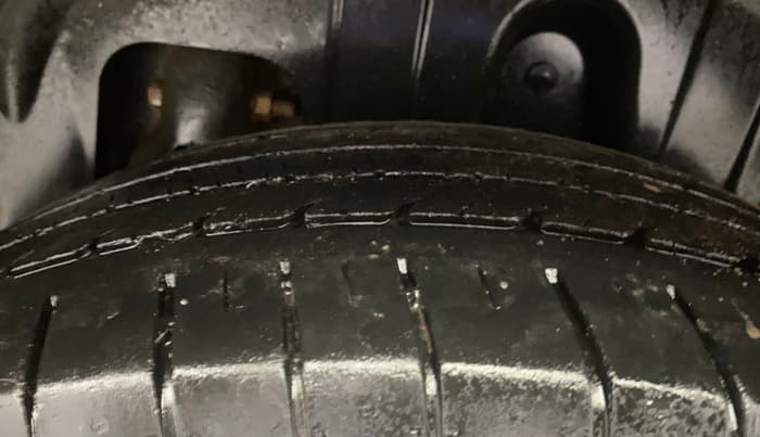 2020 Mahindra XUV300 W8 1.5 DIESEL AMT, Diesel, Automatic, 1,18,911 km, Left Rear Tyre Tread