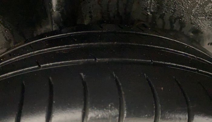 2013 Ford Figo ZXI 1.4 DIESEL, Diesel, Manual, 72,903 km, Right Rear Tyre Tread