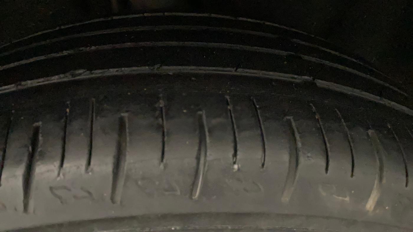 2022 Mahindra XUV700 MX D MT 5 STR, Diesel, Manual, 65,165 km, Left Rear Tyre Tread