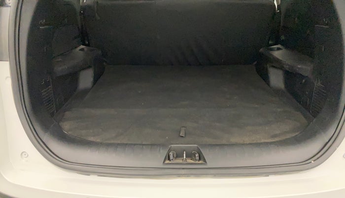2022 Mahindra XUV700 MX D MT 5 STR, Diesel, Manual, 65,165 km, Boot Inside