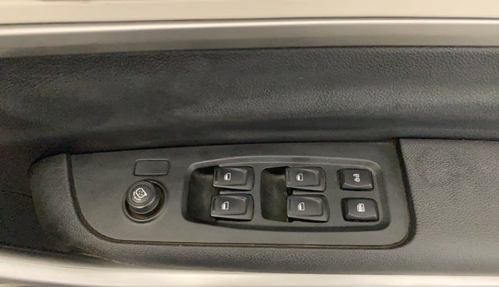 2022 Mahindra XUV700 MX D MT 5 STR, Diesel, Manual, 65,165 km, Driver Side Door Panels Control