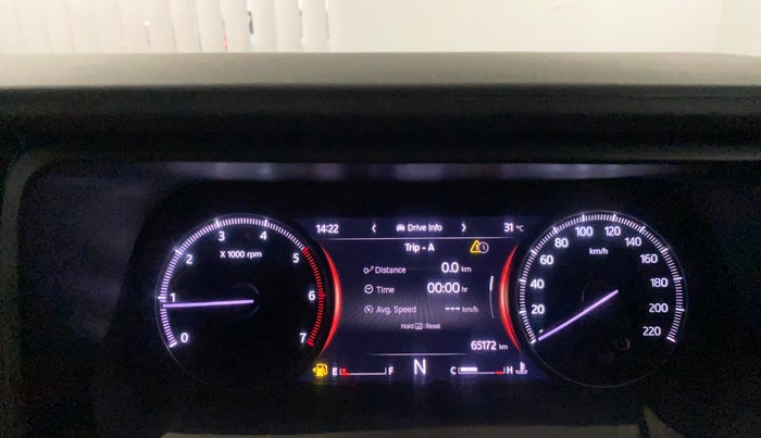 2022 Mahindra XUV700 MX D MT 5 STR, Diesel, Manual, 65,165 km, Odometer Image