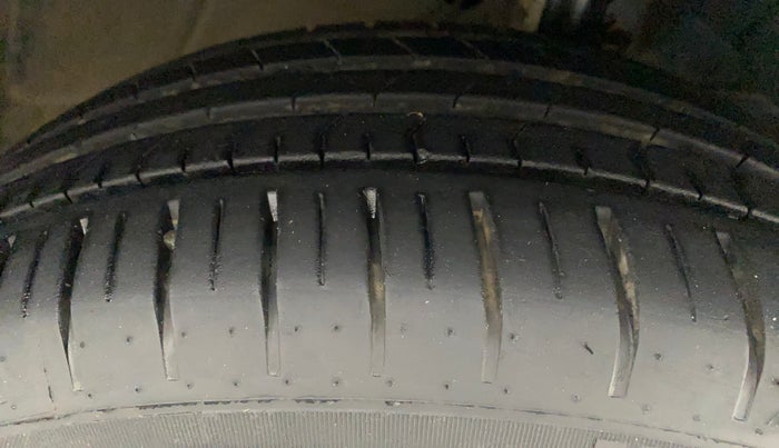 2016 Maruti Baleno ZETA PETROL 1.2, Petrol, Manual, 74,460 km, Right Front Tyre Tread