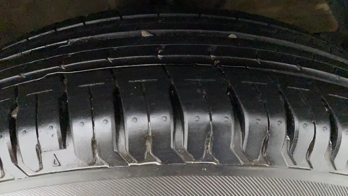 2018 Maruti Dzire VXI, Petrol, Manual, 14,636 km, Right Front Tyre Tread