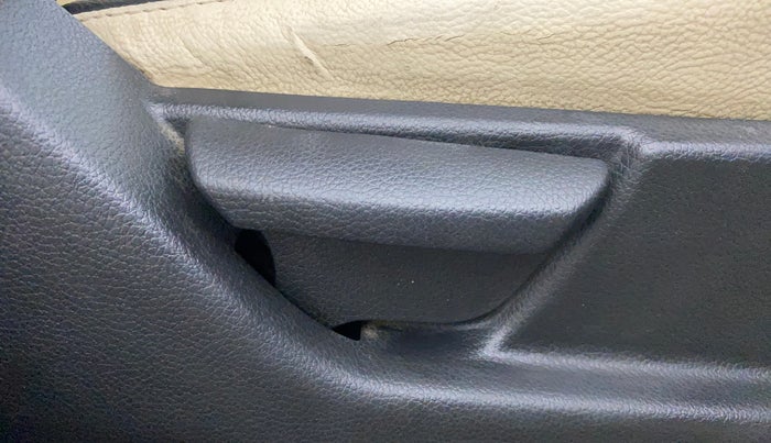 2017 Hyundai Eon MAGNA +, Petrol, Manual, 81,583 km, Driver Side Adjustment Panel