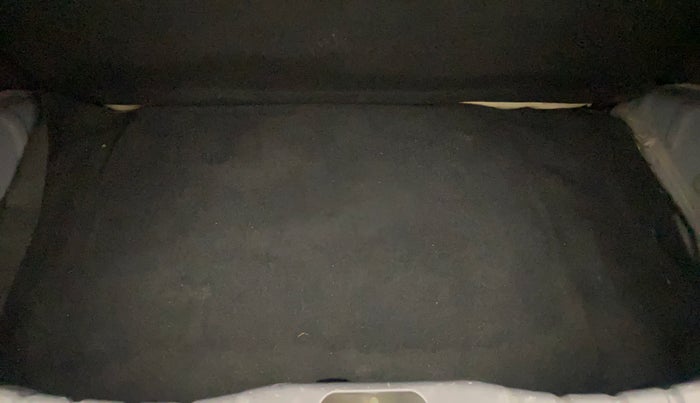 2017 Hyundai Eon MAGNA +, Petrol, Manual, 81,583 km, Boot Inside