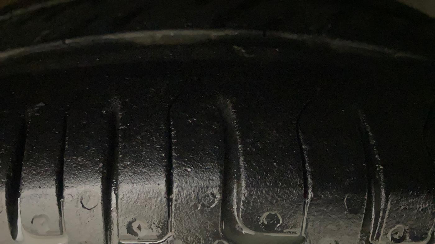 2017 Hyundai Eon MAGNA +, Petrol, Manual, 81,533 km, Right Front Tyre Tread