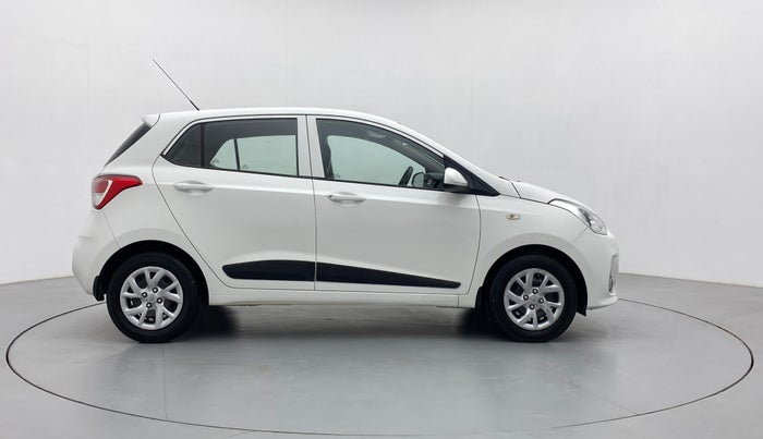 2017 Hyundai Grand i10 MAGNA 1.2 KAPPA VTVT, Petrol, Manual, 49,450 km, Right Side View