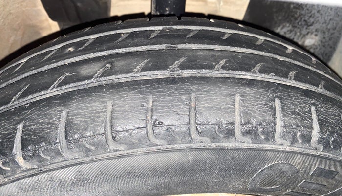 2015 Renault Kwid RXL, Petrol, Manual, 60,140 km, Right Front Tyre Tread