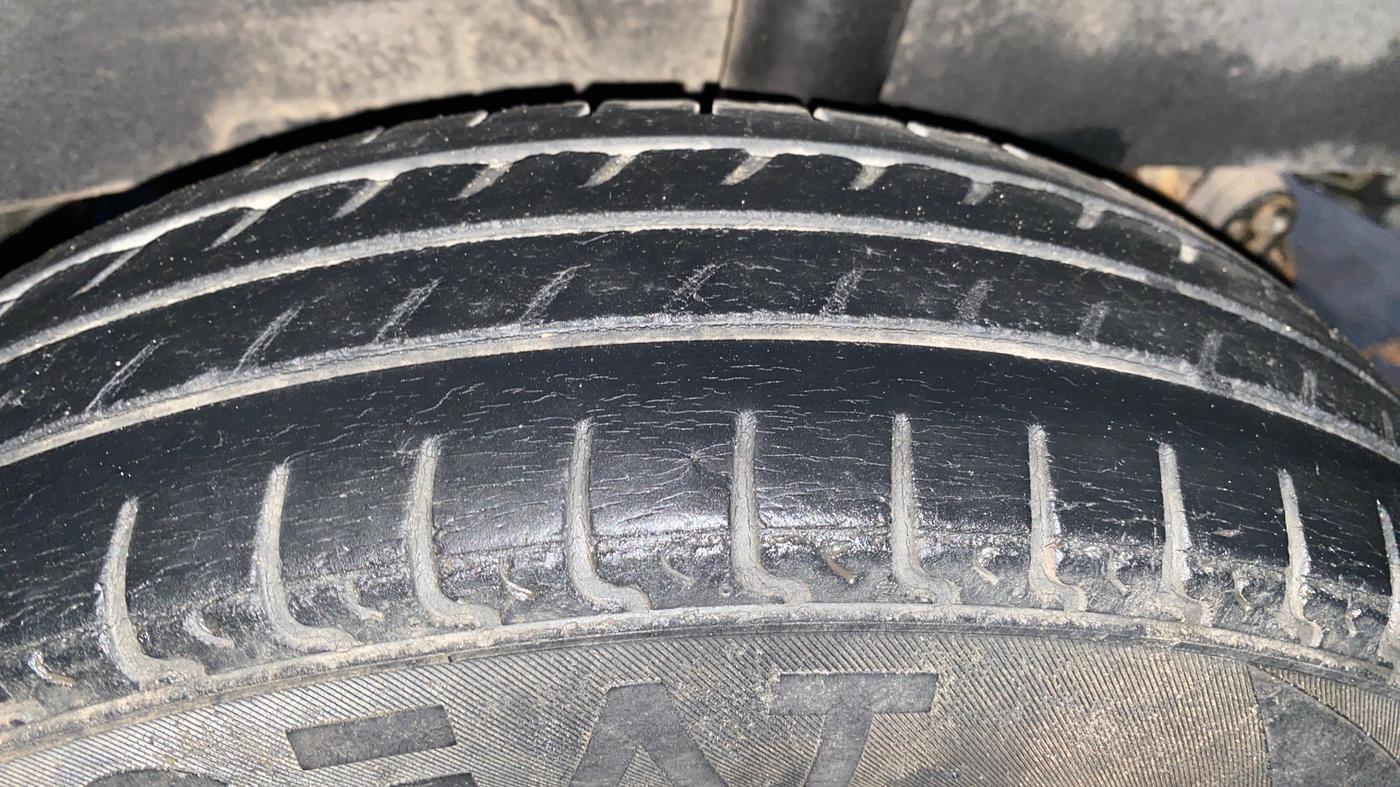 2015 Renault Kwid RXL, Petrol, Manual, 60,169 km, Left Rear Tyre Tread