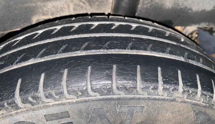 2015 Renault Kwid RXL, Petrol, Manual, 60,140 km, Left Rear Tyre Tread