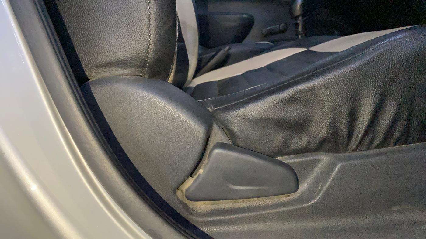 2015 Renault Kwid RXL, Petrol, Manual, 60,169 km, Driver Side Adjustment Panel