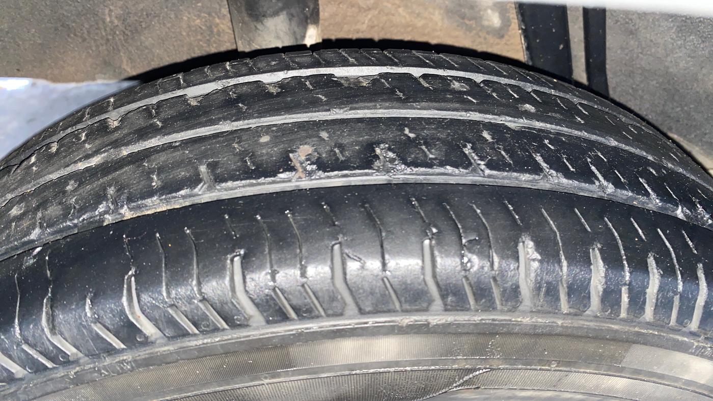 2015 Renault Kwid RXL, Petrol, Manual, 60,169 km, Right Rear Tyre Tread