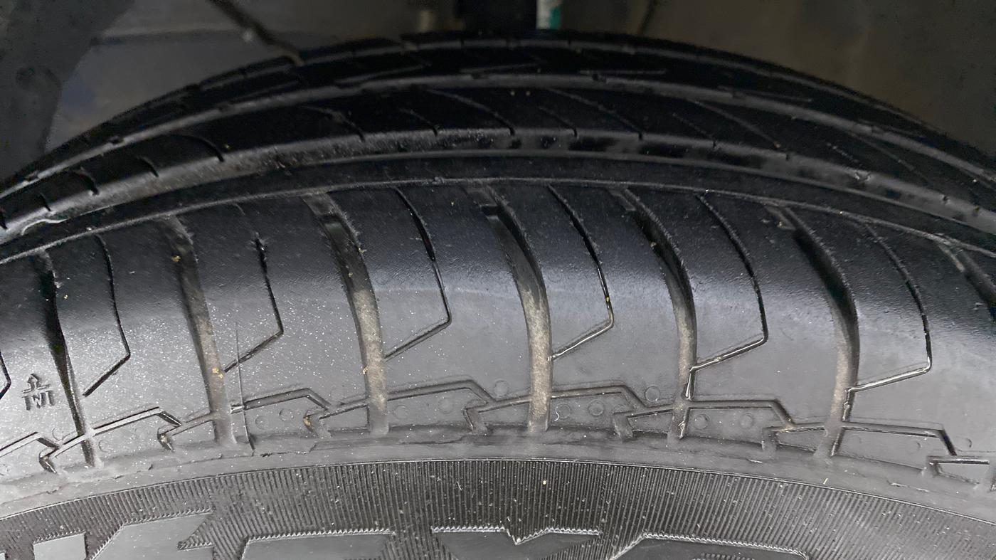 2020 Maruti Dzire VXI, Petrol, Manual, 13,140 km, Left Front Tyre Tread
