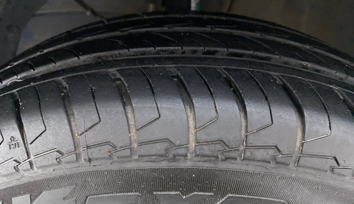 2020 Maruti Dzire VXI, Petrol, Manual, 13,140 km, Left Front Tyre Tread