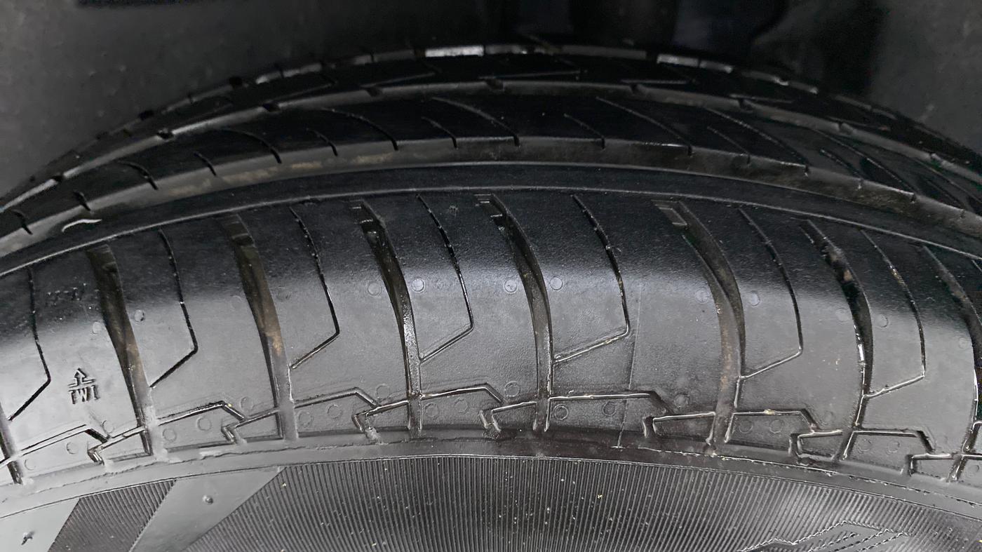 2020 Maruti Dzire VXI, Petrol, Manual, 13,140 km, Left Rear Tyre Tread