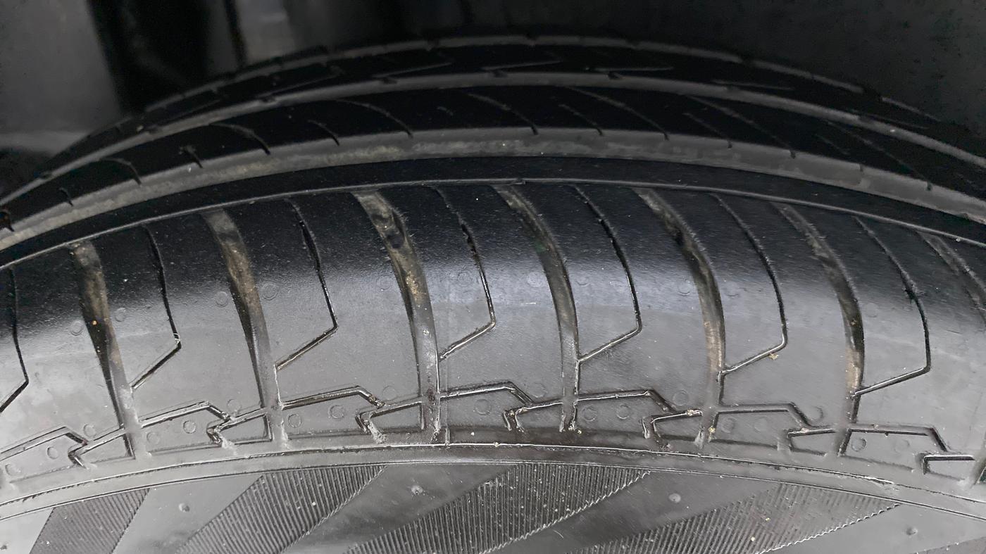 2020 Maruti Dzire VXI, Petrol, Manual, 13,140 km, Right Rear Tyre Tread
