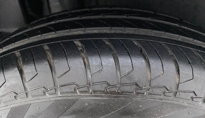 2020 Maruti Dzire VXI, Petrol, Manual, 13,140 km, Right Rear Tyre Tread