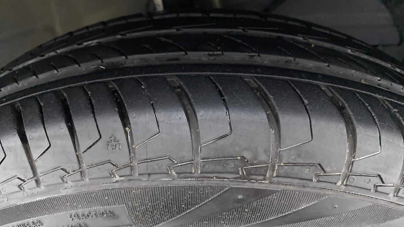 2020 Maruti Dzire VXI, Petrol, Manual, 13,140 km, Right Front Tyre Tread