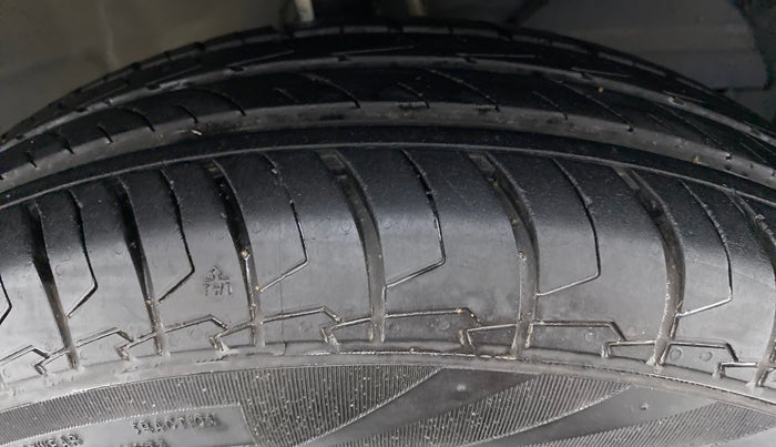 2020 Maruti Dzire VXI, Petrol, Manual, 13,140 km, Right Front Tyre Tread