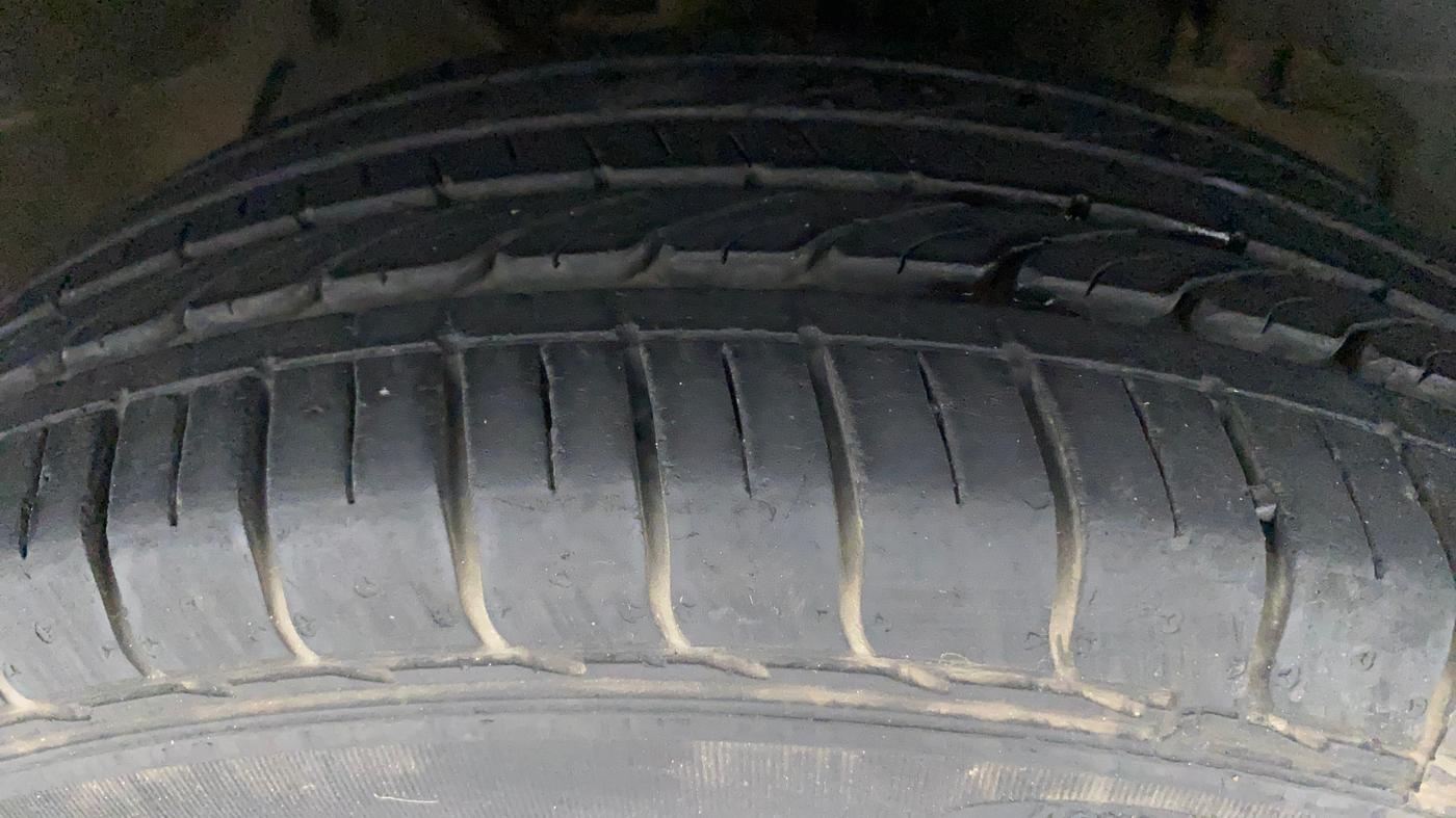 2018 Tata NEXON XM PETROL, Petrol, Manual, 10,048 km, Right Front Tyre Tread