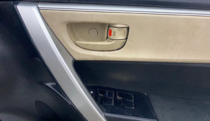 2015 Toyota Corolla Altis JS PETROL, Petrol, Manual, 85,878 km, Driver Side Door Panels Control