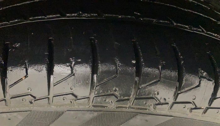 2015 Toyota Corolla Altis JS PETROL, Petrol, Manual, 85,878 km, Left Rear Tyre Tread