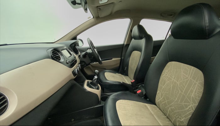2017 Hyundai Grand i10 SPORTZ 1.2 KAPPA VTVT, CNG, Manual, 75,190 km, Right Side Front Door Cabin