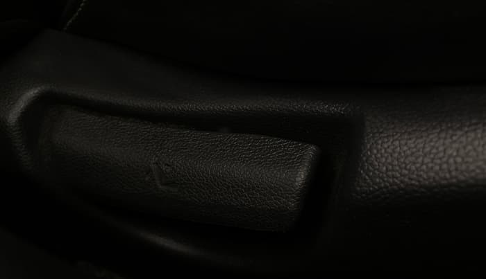 2019 Hyundai Grand i10 SPORTZ AT 1.2 KAPPA VTVT, Petrol, Automatic, 50,650 km, Driver Side Adjustment Panel