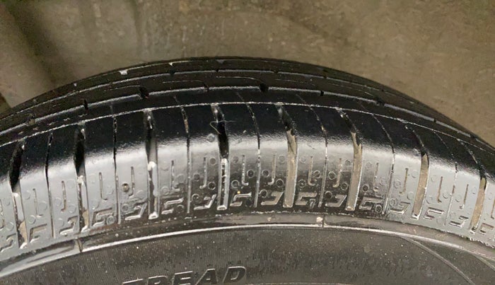 2017 Maruti Wagon R 1.0 VXI, Petrol, Manual, 49,296 km, Right Rear Tyre Tread