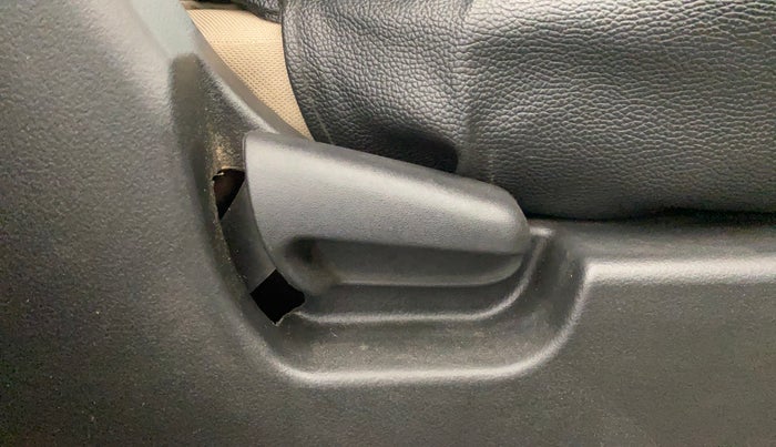 2017 Maruti Wagon R 1.0 VXI, Petrol, Manual, 49,296 km, Driver Side Adjustment Panel