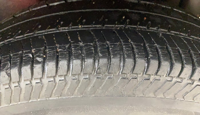 2017 Maruti Swift VXI, Petrol, Manual, 47,217 km, Left Rear Tyre Tread
