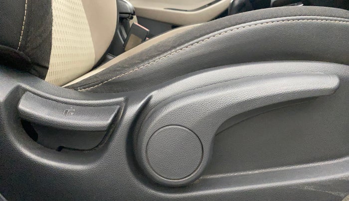 2019 Hyundai Elite i20 SPORTZ PLUS 1.2, Petrol, Manual, 42,360 km, Driver Side Adjustment Panel