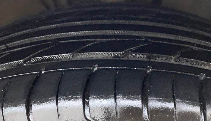 2014 Volkswagen Polo HIGHLINE1.2L PETROL, Petrol, Manual, 75,226 km, Right Front Tyre Tread