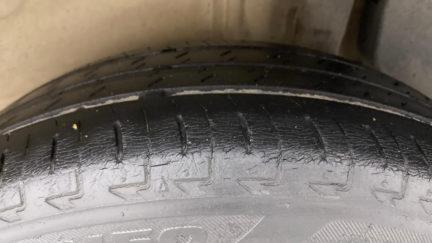 2017 Maruti IGNIS ZETA 1.2 AMT, Petrol, Automatic, 45,243 km, Left Rear Tyre Tread