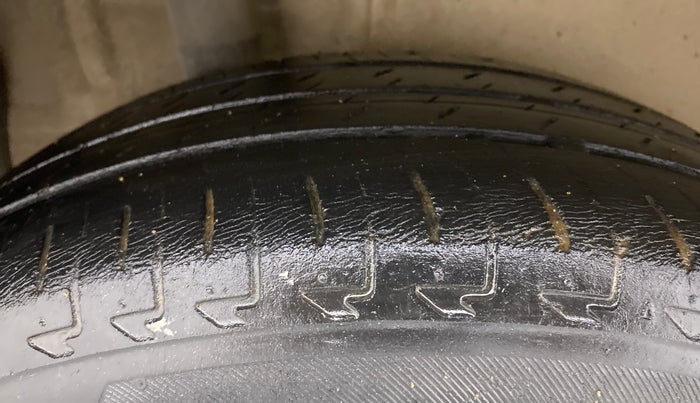 2017 Maruti IGNIS ZETA 1.2 AMT, Petrol, Automatic, 45,243 km, Right Rear Tyre Tread