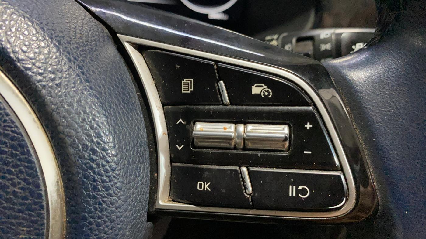 2023 KIA CARENS LUXURY PLUS 1.5 IMT PETROL, Petrol, Manual, 28,643 km, Adaptive Cruise Control