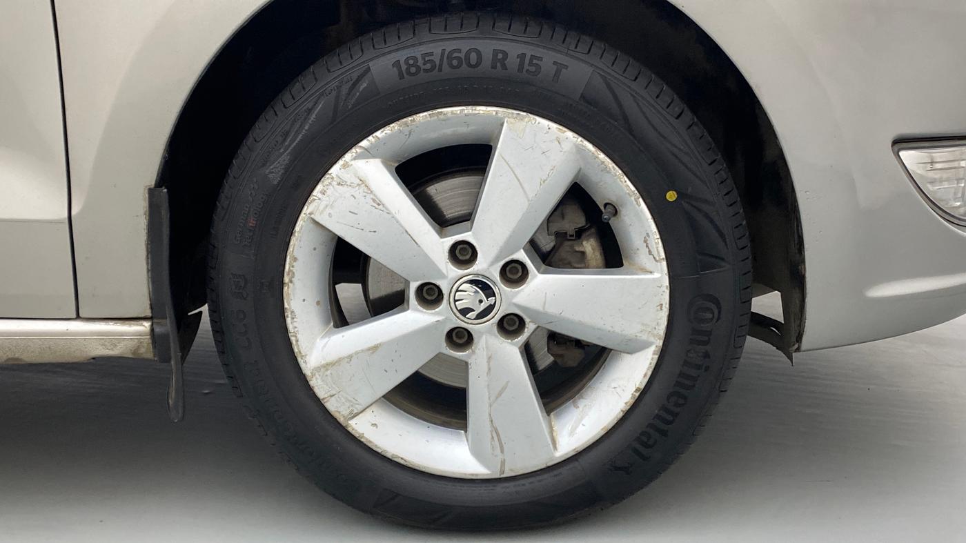 2015 Skoda Rapid 1.5 TDI AT STYLE PLUS, Diesel, Automatic, 59,133 km, Right Front Wheel
